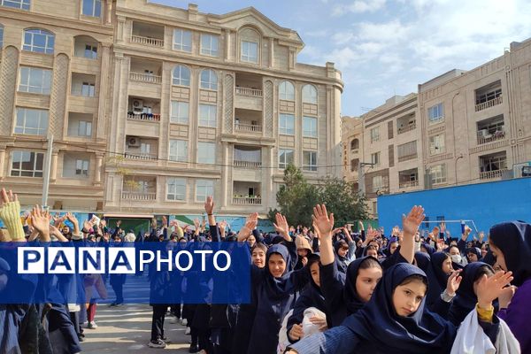 شور وشوق دانش‌آموزان در برنامه صبحگاهی مدرسه مریم بهارستان دو