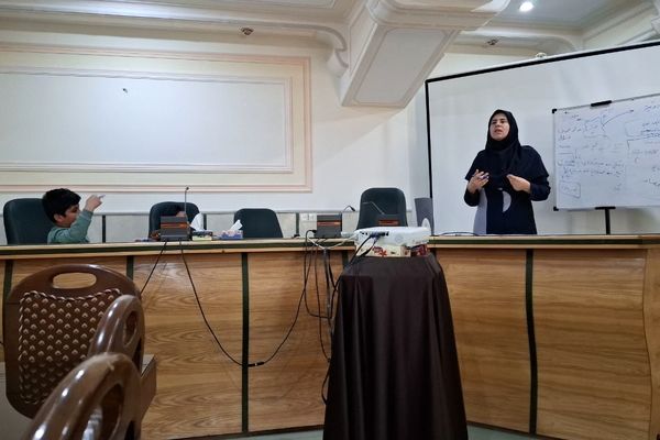 دانش‌آموزان می‌توانند مسیر خبرنگاری را از مدرسه آغاز کنند