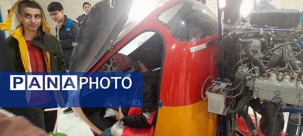 بازدید دانش‌آموزان دبیرستان شهید صدوقی از مرکز هوانوردی پردیس