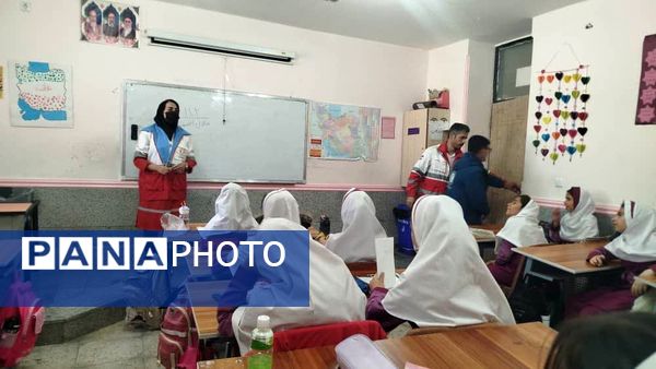 برگزاری مانور زلزله در مدرسه دانش سی سخت 