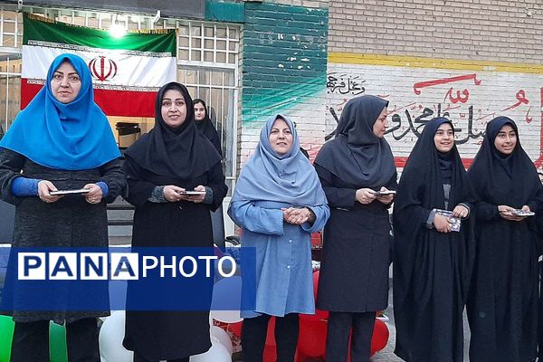 برگزاری جشن پرشور روز دانش آموز در دبیرستان شهدای هسته‌ای