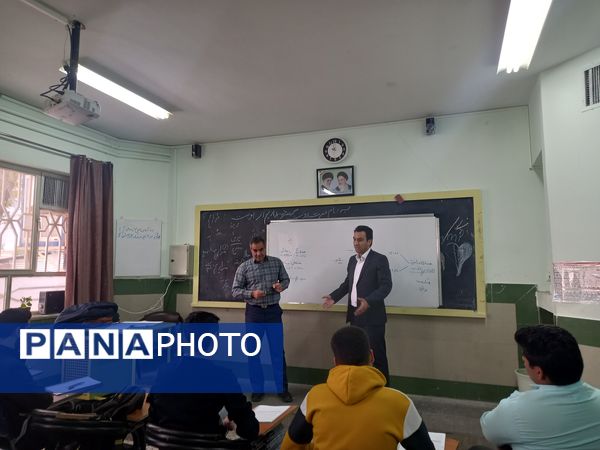 کلاس های تقویتی دبیرستان نمونه آیت الله خامنه‌ای کاشمر
