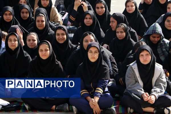 مراسم گرامیداشت روز دانش‌آموز  در دبیرستان نبوت شهرستان ملارد