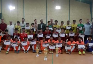 مدرسه دهو بر سکوی قهرمانی مسابقات فوتسال پسران ایستاد