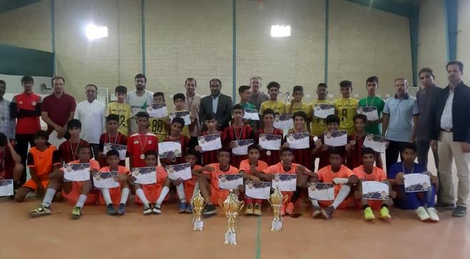 مدرسه دهو بر سکوی قهرمانی مسابقات فوتسال پسران ایستاد