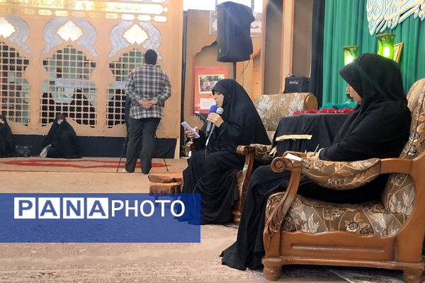 محفل شعرخوانی نخبگان ادبی با حضور مشاور رئیس‌جمهور شهید در قم