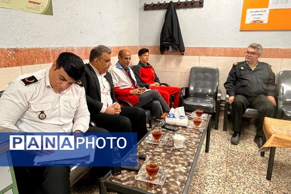 جلسه هماهنگی مانور زلزله در مدرسه شایستگان شهرستان قدس