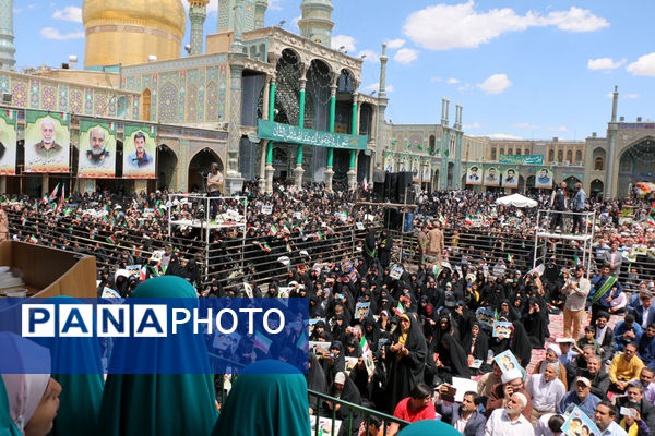 حضور پرشور نوجوانان قمی در آیین استقبال از رئیس جمهوری 