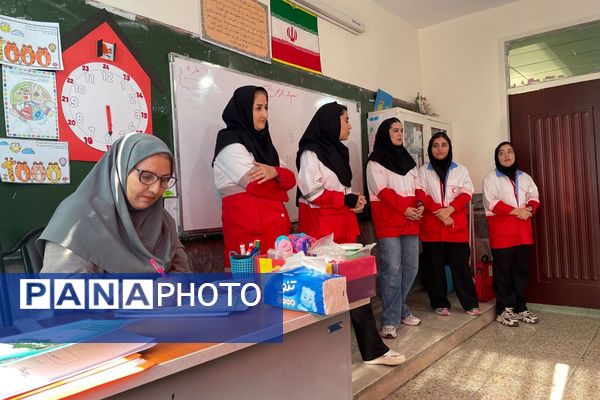 مانور تخلیه اضطراری و آمادگی برای لحظات بحرانی در مدرسه معراج بهارستان‌دو