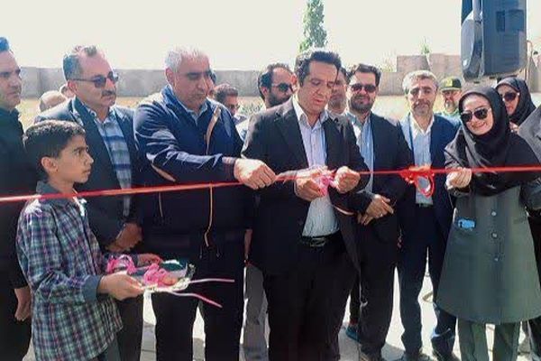 زمین چمن مصنوعی دبستان امام خمینی (ره) دهبکری کمتر از ۲۴ ساعت به بهره‌برداری رسید