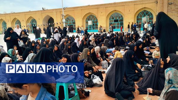 حضور پرشور بانوان نیشابور در اولین نماز جمعه سال 1404