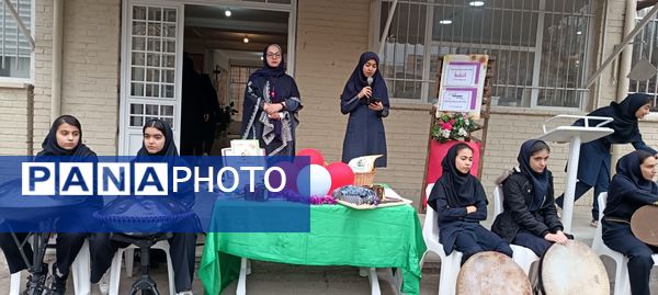 جشنواره کیک و دسر در دبیرستان کوثر فرهنگیان 