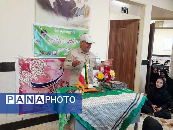 روایت هشت سال دفاع مقدس توسط راوی انقلاب در مدرسه مادرمهربان نقاب