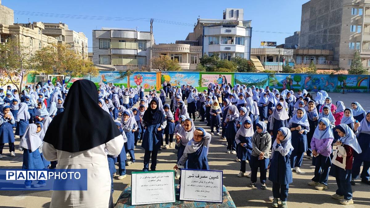 جلسه آموزشی کمپین پیشگیری از پوکی استخوان در مدرسه شاهد خیر سجادی