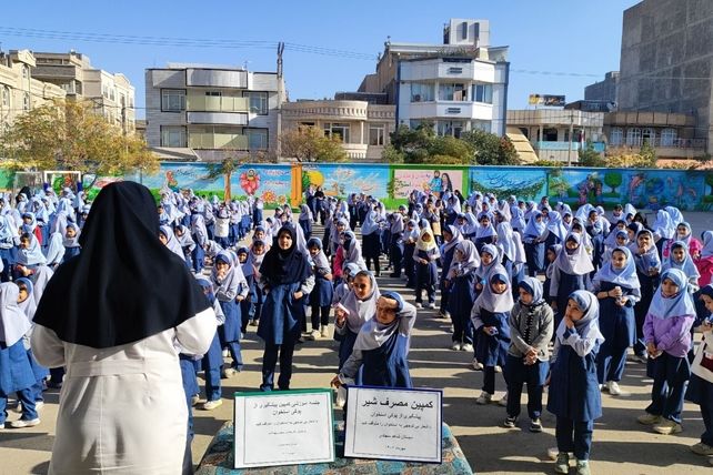 جلسه آموزشی کمپین پیشگیری از پوکی استخوان در مدرسه شاهد خیر سجادی 
