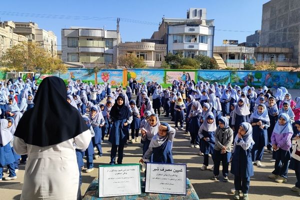 جلسه آموزشی کمپین پیشگیری از پوکی استخوان در مدرسه شاهد خیر سجادی 