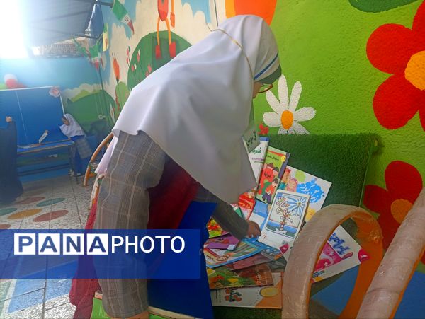 نمایشگاه کتاب به مناسبت هفته کتاب و کتابخوانی در دبستان کبری سرشته