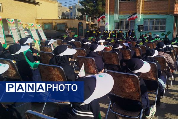 نواختن زنگ استکبارستیزی در دبیرستان ریحانه النبی باقرشهر 