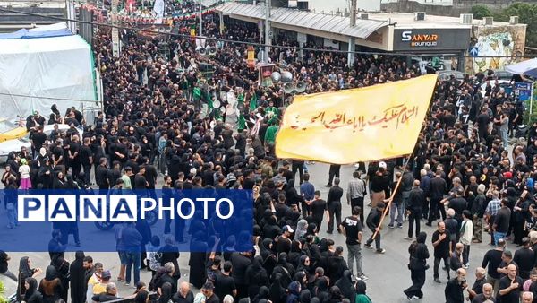 دسته‌روی عاشقان امام حسین (ع) در روز عاشورا 