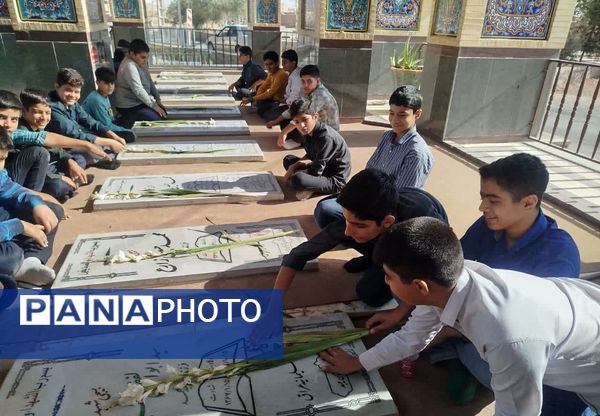 ادای احترام دانش‌آموزان میبدی به شهدای جنگ تحمیلی 