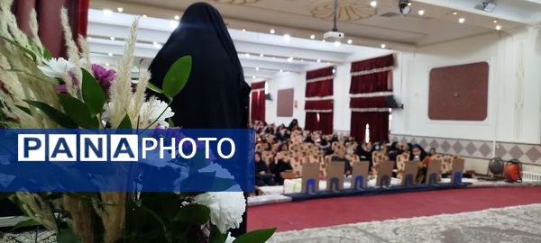 استقبال از شهید گمنام با حضور خانواده شهدا در دبیرستان برازنده مقدم یک