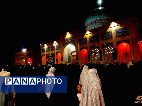 برپایی نماز جماعت در آرامگاه شهید مدرس 