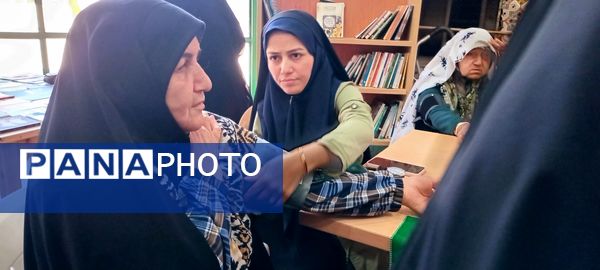 برپایی میز خدمت ادارات مختلف استان در مصلی امام خمینی (ره)