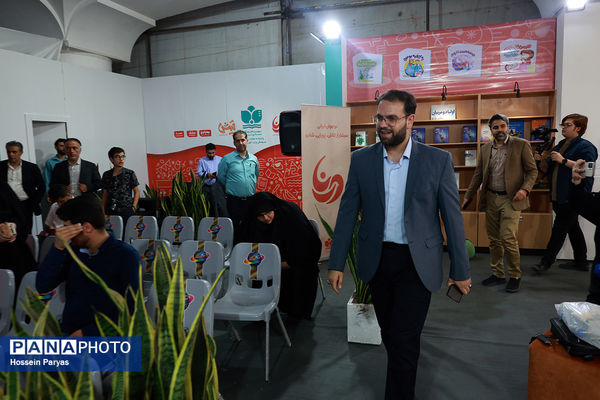 رونمایی از کتاب «مهدا در مدار لئو» در سی‌وششمین نمایشگاه بین‌المللی کتاب تهران
