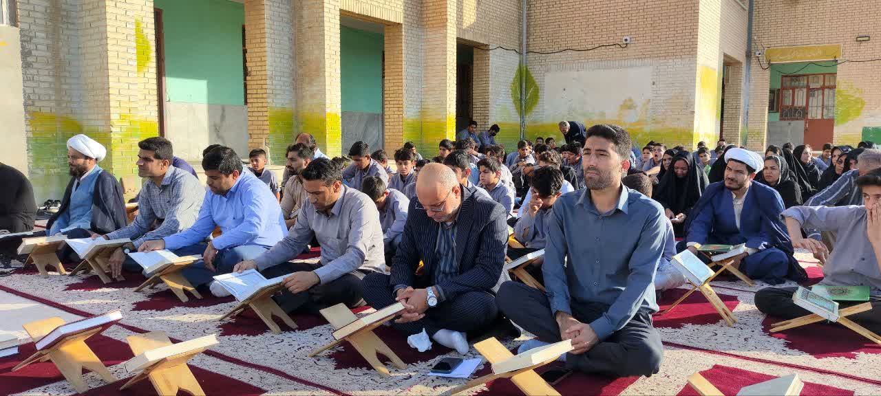  محافل انس با قرآن در مدارس باید تقویت شود