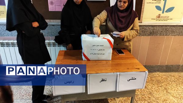 برگزاری انتخابات همیار مشاور در مدرسه نمونه دولتی ۹ دی یاسوج با شعار «همیار مشاور برتر، مدرسه برتر»