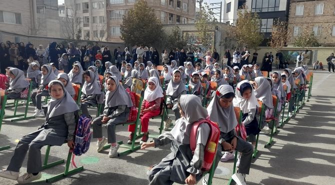 جشن شکوفه های دختران دبستان پورشهریاری