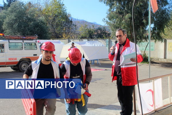 مانور سراسری زلزله در دبیرستان شهید باهنر گلوگاه