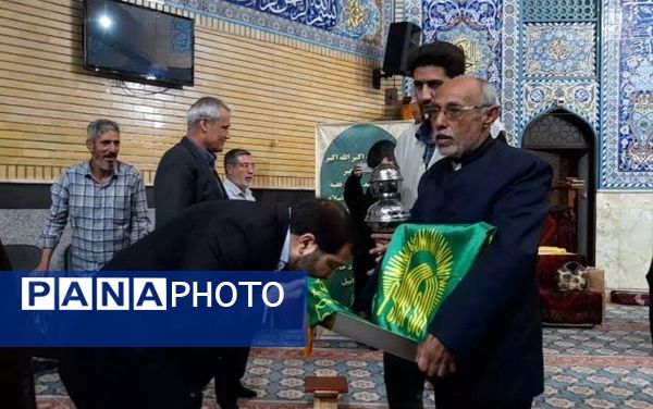 محفل انس با قرآن و تجلیل از نفرات برتر  مسابقات قرآنی در مسجد جامع خامس آل عبا در شهرستان ملارد