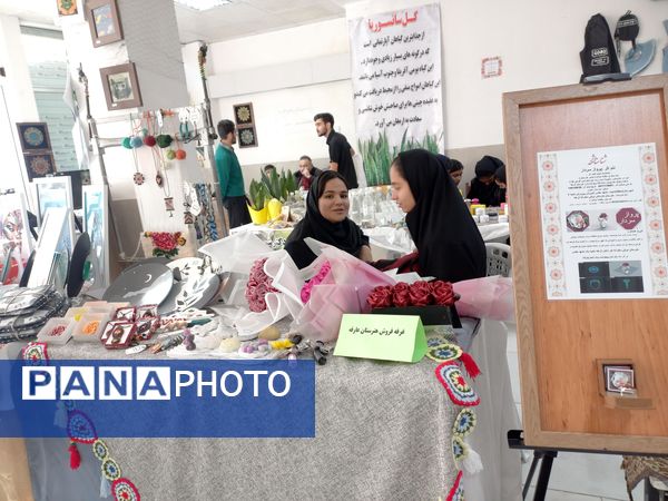 نمایشگاه کار آفرینی هنرستان های ناحیه یک مشهد مقدس 