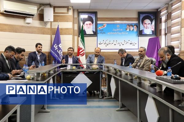 نشست خبری مدیر آموزش و پرورش پاکدشت به مناسبت گرامیداشت هفته معلم