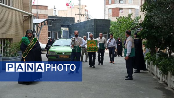 حضور خادمین حرم مطهر امام رضا (ع) به‌مناسبت دهه کرامت و هفته معلم در اداره آموزش و پرورش منطقه ۱۹