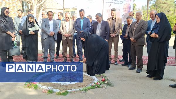 آیین کلنگ‌زنی مدرسه «اولیا» در ناحیه ۴ اصفهان همزمان با سراسر کشور