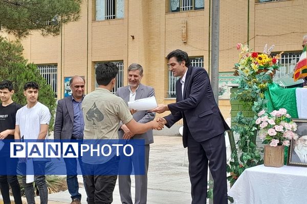 برگزاری جشن  روز معلم در هنرستان شهید دیواندری سبزوار