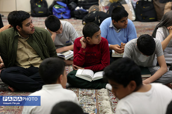 اعتکاف دانش‌آموزی در مسجد جامع امام جعفر صادق(ع) اقدسیه