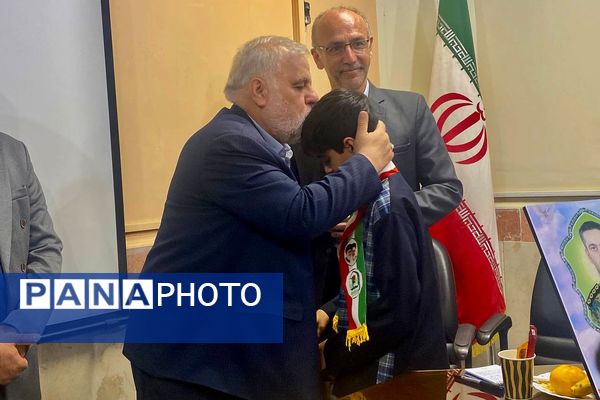  جلسه ستاد شاهد ورامین با محوریت ارتقای کیفیت آموزشی و تجلیل از فرزندان شهدا