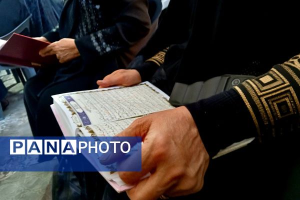 برگزاری محفل انس با قرآن و تجلیل از خانواده‌ شهدا