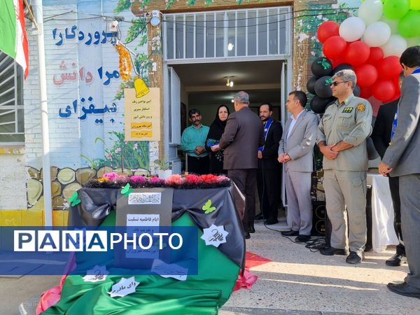 نواختن زنگ استکبار ستیزی و روز دانش آموز در دبیرستان نمونه دولتی مهرورزان خواف