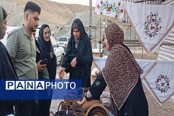 نمایشگاه محصولات بومی محلی و صنایع دستی در شهر بارنیشابور
