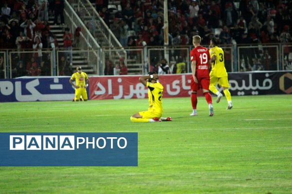 بازی بدون گل تراکتور و فجر سپاسی