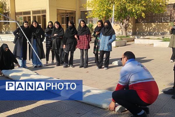 برپایی کارگاه آموزشی اسکان اضطراری هلال احمر در دانشگاه آزاد شیروان