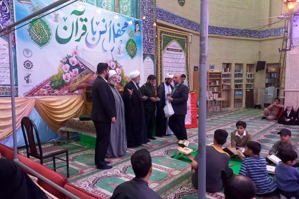 برگزاری محفل انس با قرآن و یادواره شهدای قرآنی در مسجد سرچشمه پیشوا 