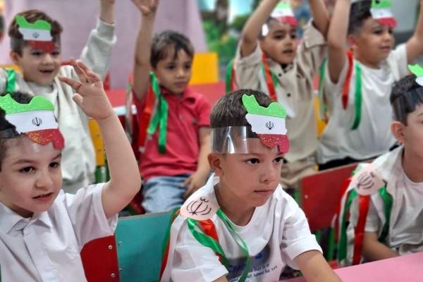 برگزاری جشن غنچه ها در مجتمع آموزشی میرداماد با حضور مدیر آموزش و پرورش ناحیه دو شهرری 