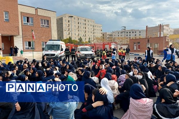 مانور سراسری زلزله در مدارس کهریزک و باقرشهر 