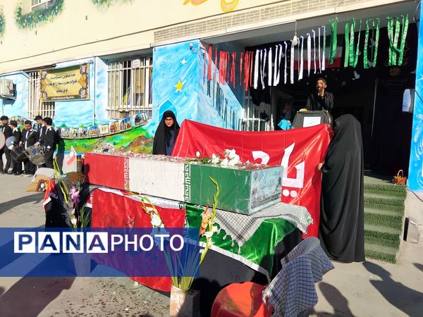 دبیرستان نجم میزبان پیکر یک شهید گمنام شد