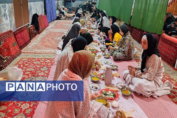 اعتکاف دانش‌آموزی در مسجد جامع شهر بار نیشابور 